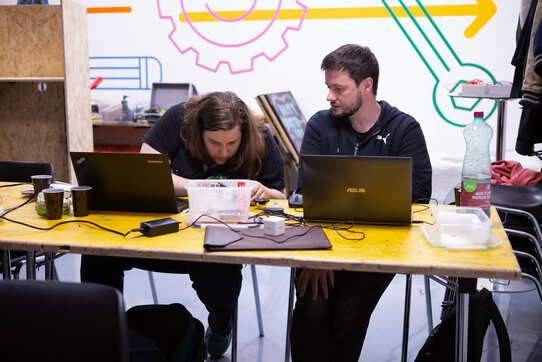 Roland und Katharina an der Arbeit